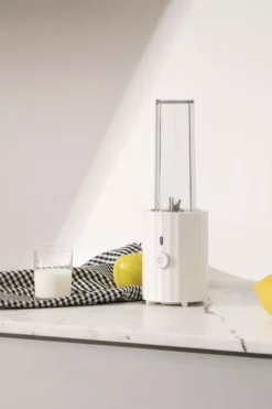 Alessi Plissé Personal Blender Zwart 6 Alessi Plissé Personal Blender Zwart -Beste Meubelcollectie Winkel x886x886 alessi pliss personal blender4.jpg.pagespeed.ic .GlY5K9t w