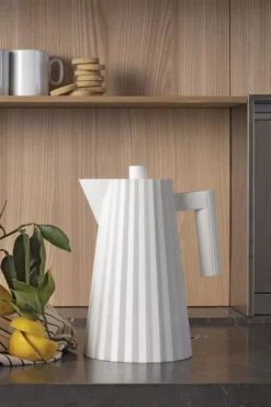 Alessi Plissé Waterkoker 1,7L Grijs 18 Alessi Plissé Waterkoker 1,7L Grijs -Beste Meubelcollectie Winkel x886x886 alessi pliss waterkoker 1 7l6.jpg.pagespeed.ic .2WPSfZnEPe 1