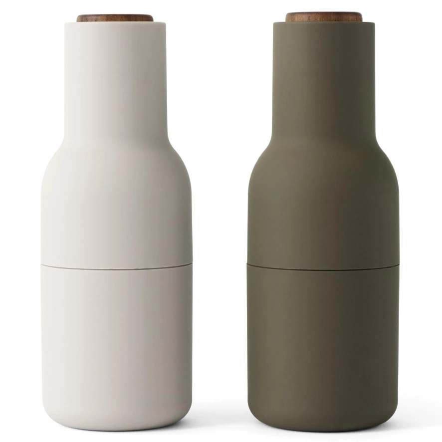Audo Copenhagen Bottle Grinder Peper- En Zoutmolen Hunting Green/Beige Walnoot 1 Audo Copenhagen Bottle Grinder Peper- En Zoutmolen Hunting Green/Beige Walnoot