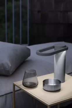 Blomus Hoop Tafellamp LED Oplaadbaar Satellite -Beste Meubelcollectie Winkel x886x886 blomus hoop tafellamp5.jpg.pagespeed.ic .3CSZr750DK