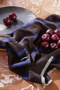 Ferm Living Hale Yarn-dyed Theedoek Faded Blue/Burgundy 23 Ferm Living Hale Yarn-dyed Theedoek Faded Blue/Burgundy -Beste Meubelcollectie Winkel x886x886 ferm living hale yarn dyed theedoek13.jpg.pagespeed.ic .xADh7pgI2s