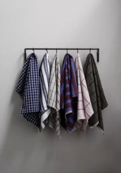 Ferm Living Hale Yarn-dyed Theedoek Faded Blue/Burgundy 28 Ferm Living Hale Yarn-dyed Theedoek Faded Blue/Burgundy -Beste Meubelcollectie Winkel x886x886 ferm living hale yarn dyed theedoek18.jpg.pagespeed.ic .HBZ6ysPErT