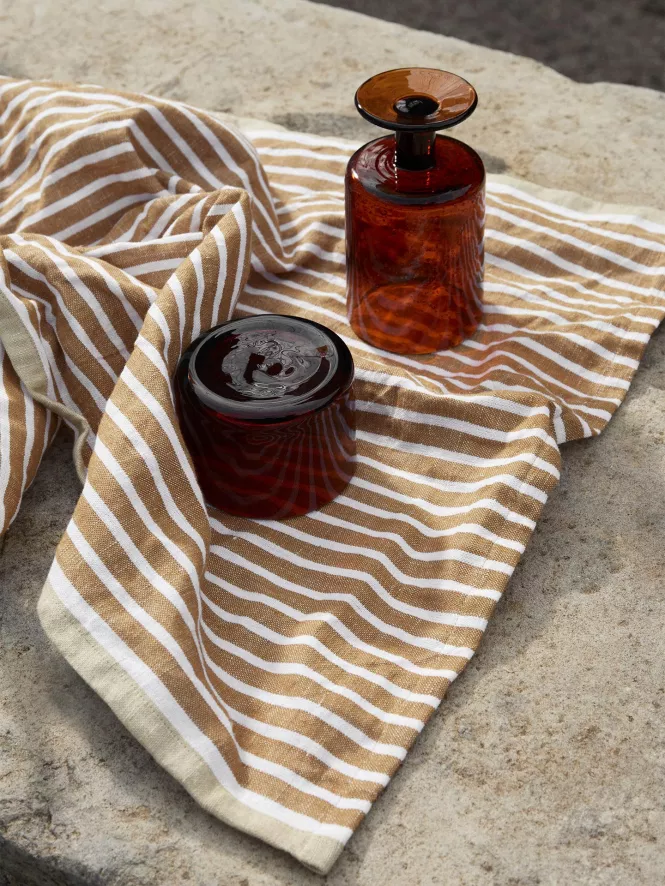 Ferm Living Oli Wijnglas Amber 10 Ferm Living Oli Wijnglas Amber - Afbeelding 10