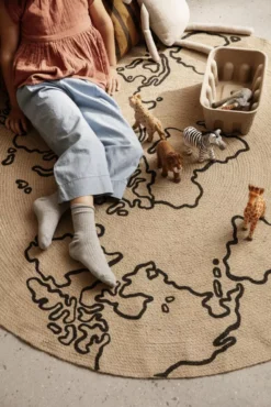 Ferm Living World Jute Vloerkleed Large 8 Ferm Living World Jute Vloerkleed Large -Beste Meubelcollectie Winkel x886x886 ferm living world jute vloerkleed large1.jpg.pagespeed.ic .ovESVdzqlN