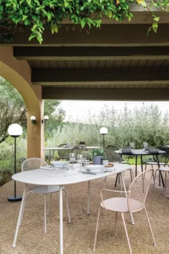 Fermob Lorette Tuinstoel Met Armleuning Cotton White -Beste Meubelcollectie Winkel x886x886 fermob lorette tuintafel 160x902.jpg.pagespeed.ic .KNg bYoCj3