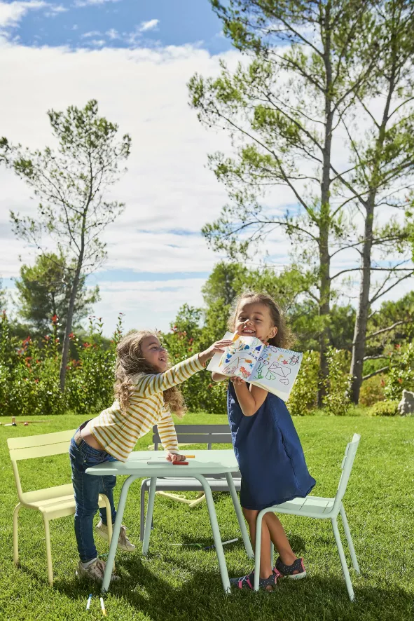 Fermob Luxembourg Tuinbank Met Rugleuning Black Cherry 13 Fermob Luxembourg Tuinbank Met Rugleuning Black Cherry - Afbeelding 13