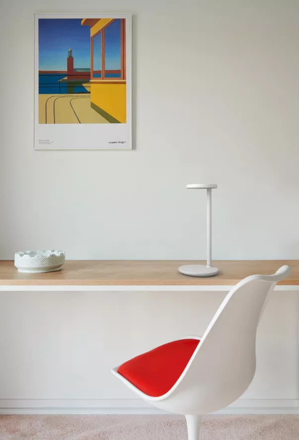 Flos Oblique QI Bureaulamp LED Met Mobiele Oplader Mat Roest 3 Flos Oblique QI Bureaulamp LED Met Mobiele Oplader Mat Roest - Afbeelding 3