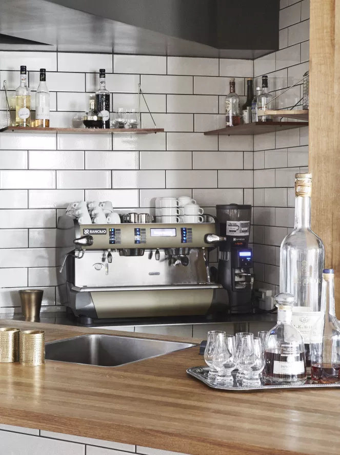 Frama Shelf Wandplank 60x20 Donker/roestvrijstaal 7 Frama Shelf Wandplank 60x20 Donker/roestvrijstaal - Afbeelding 7