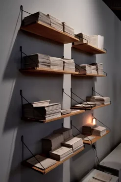 Frama Shelf Wandplank 40x20 Wit Geolied/zwart -Beste Meubelcollectie Winkel x886x886 frama shelf wandplank sfeer2.jpg.pagespeed.ic .X t2jrRImZ 1