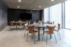 Fritz Hansen Lily Stoel Gestoffeerd Divina Melange 120 10 Fritz Hansen Lily Stoel Gestoffeerd Divina Melange 120 -Beste Meubelcollectie Winkel x886x886 fritz hansen lily stoel anniversary collection1.jpg.pagespeed.ic .Dk V3U8BII