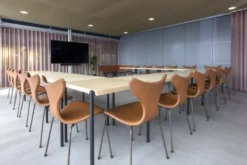 Fritz Hansen Lily Stoel Gestoffeerd Divina Melange 120 9 Fritz Hansen Lily Stoel Gestoffeerd Divina Melange 120 -Beste Meubelcollectie Winkel x886x886 fritz hansen lily stoel anniversary collection2.jpg.pagespeed.ic .XnfLn6L9wH