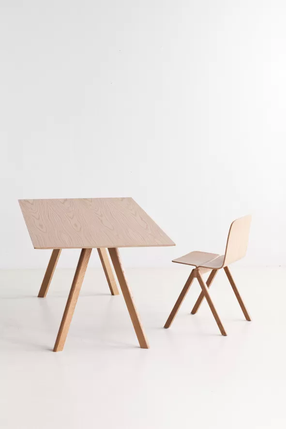 Hay Copenhague CPH30 Tafel 250x90, Gelakt Eiken, Zwart Linoleum 2 Hay Copenhague CPH30 Tafel 250x90, Gelakt Eiken, Zwart Linoleum - Afbeelding 2