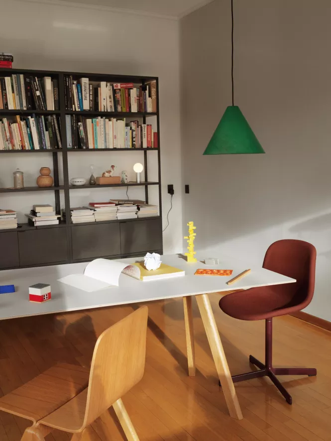 Hay Copenhague CPH30 Tafel 250x90, Gelakt Eiken, Zwart Linoleum 12 Hay Copenhague CPH30 Tafel 250x90, Gelakt Eiken, Zwart Linoleum - Afbeelding 12