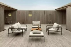 Houe Avon Ottoman Frame Zwart Stof Voetenbank Papyrus -Beste Meubelcollectie Winkel x886x886 houe avon 2 zits loungebank5.jpg.pagespeed.ic .O49oNxQkYb