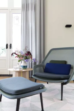 Vitra Slow Chair Met Ottoman Loungestoel Bruin/créme / Poedercoating Aubergine -Beste Meubelcollectie Winkel x886x886 jkfmonabri17hr007.jpg.pagespeed.ic . i6zjx FGI