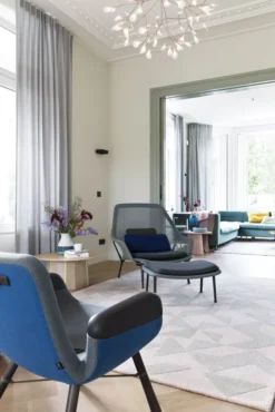 Vitra Slow Chair Met Ottoman Loungestoel Bruin/créme / Poedercoating Aubergine -Beste Meubelcollectie Winkel x886x886 jkfmonabri17hr016.jpg.pagespeed.ic .3XR37mXWrh