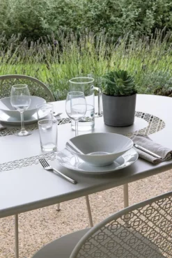 Fermob Lorette Tuinstoel Met Armleuning Cotton White -Beste Meubelcollectie Winkel x886x886 lorette tuintafel 160x9023.jpg.pagespeed.ic .zFitI8rnI