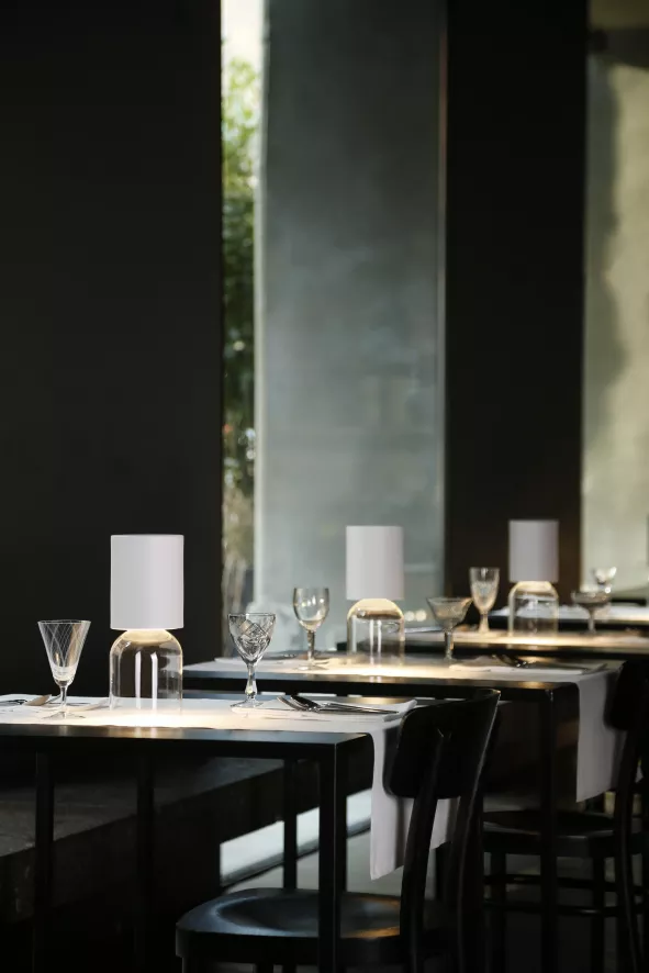 Luceplan Nui Mini Tafellamp LED Oplaadbaar Wit 9 Luceplan Nui Mini Tafellamp LED Oplaadbaar Wit - Afbeelding 9