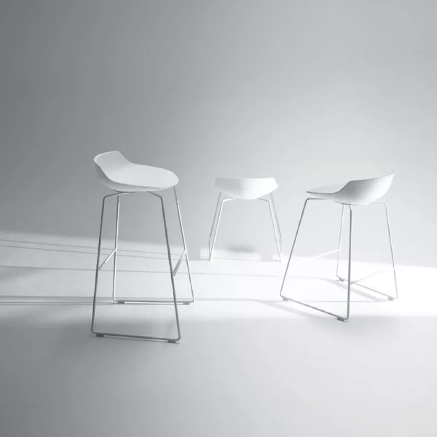 MDF Italia Flow Stool Barkruk 78cm Wit Met Slede Onderstel Wit 3 MDF Italia Flow Stool Barkruk 78cm Wit Met Slede Onderstel Wit - Afbeelding 3