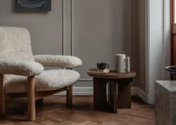 Audo Copenhagen Brasilia Fauteuil Naturel Eiken Sheepskin Root -Beste Meubelcollectie Winkel x886x886 menu brasilia fauteuil naturel eiken15.jpg.pagespeed.ic .GK UMoJhUR