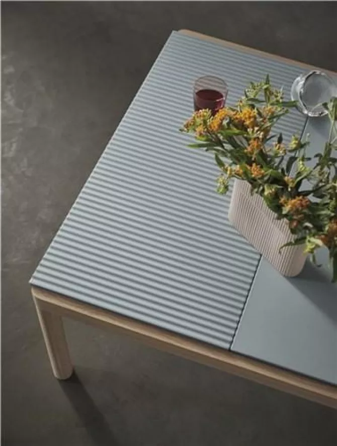 Muuto Couple Salontafel 120x84 Plain Eiken Pale Blue 4 Muuto Couple Salontafel 120x84 Plain Eiken Pale Blue - Afbeelding 4