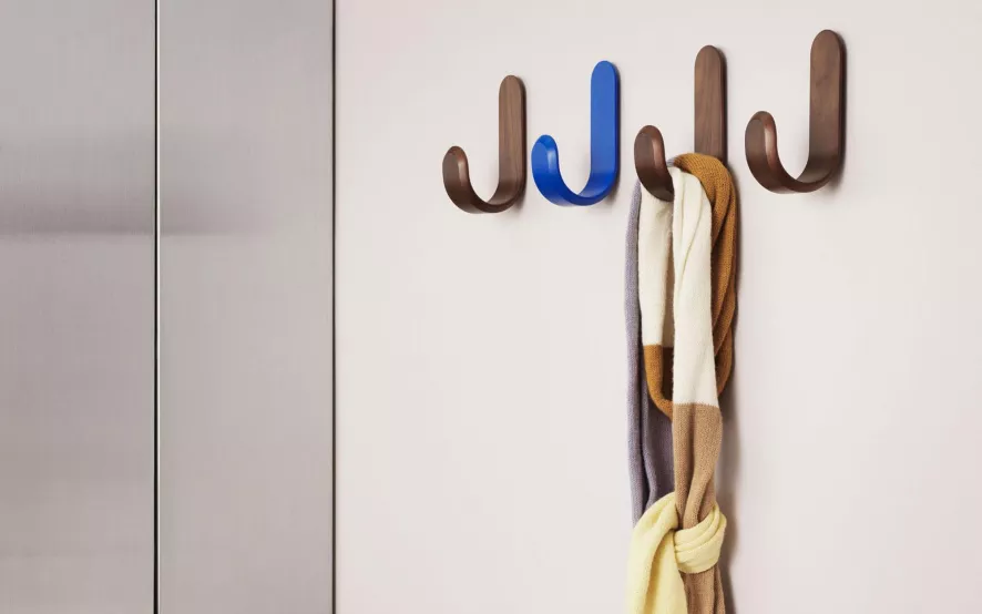 Normann Copenhagen Curve Hook Haak Walnut 3 Normann Copenhagen Curve Hook Haak Walnut - Afbeelding 3