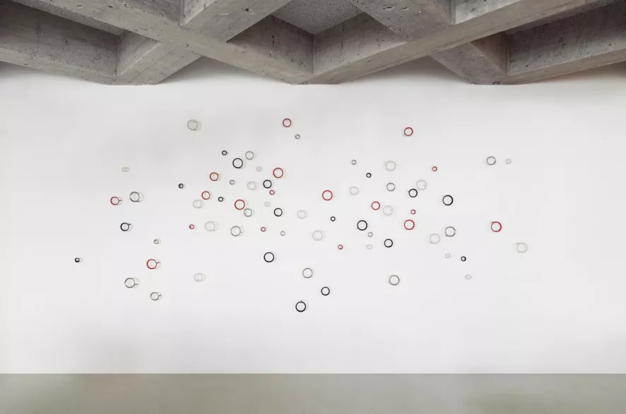 Normann Copenhagen Loop Haak Ø9.4 Large Warm Grey 7 Normann Copenhagen Loop Haak Ø9.4 Large Warm Grey - Afbeelding 7