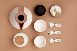 Normann Copenhagen Geo Vacuum Thermoskan Wit/goud 16 Normann Copenhagen Geo Vacuum Thermoskan Wit/goud -Beste Meubelcollectie Winkel x886x886 normann geo thermoskan sfeer3.jpg.pagespeed.ic .cDc3MfiteO 1