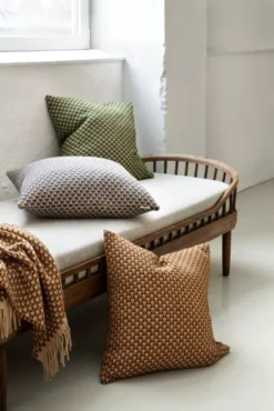 Røros Tweed Isak Kussen 60x60 Chestnut 13 Røros Tweed Isak Kussen 60x60 Chestnut -Beste Meubelcollectie Winkel x886x886 ror s tweed isak kussen 60x606.jpg.pagespeed.ic .Ct3QP9422b 1