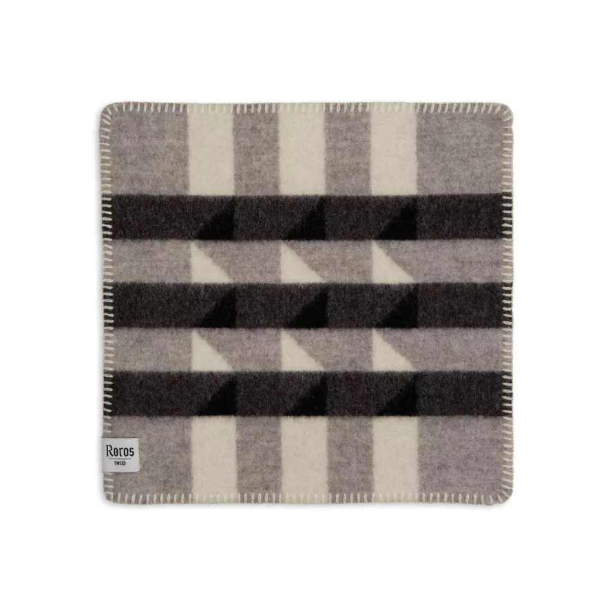 Røros Tweed Kvam Zitkussen 45x45 Greyscale 1 Røros Tweed Kvam Zitkussen 45x45 Greyscale