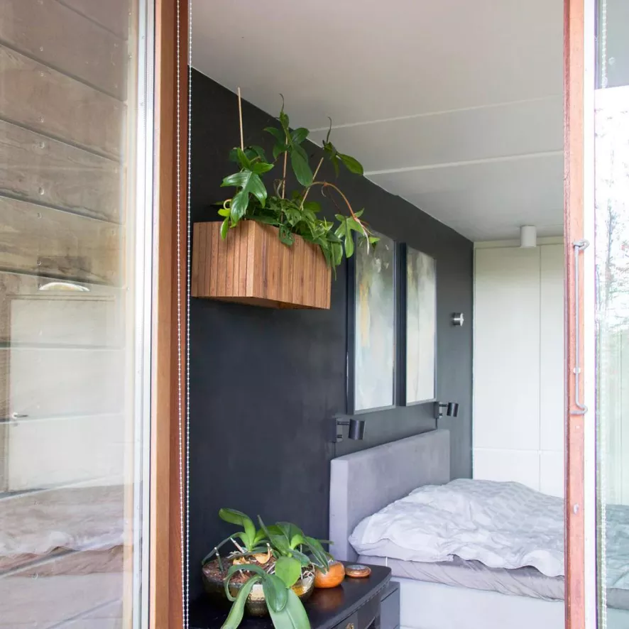 Squarely Copenhagen GrowWIDE Balkon Plantenbak, Dark Oak, Bruin Leer 48cm 4 Squarely Copenhagen GrowWIDE Balkon Plantenbak, Dark Oak, Bruin Leer 48cm - Afbeelding 4