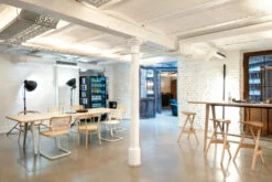 Thonet 404 H Barkruk Zwart -Beste Meubelcollectie Winkel x886x886 thonet 404 h barkruk11.jpg.pagespeed.ic .Z4P6ewzX 9