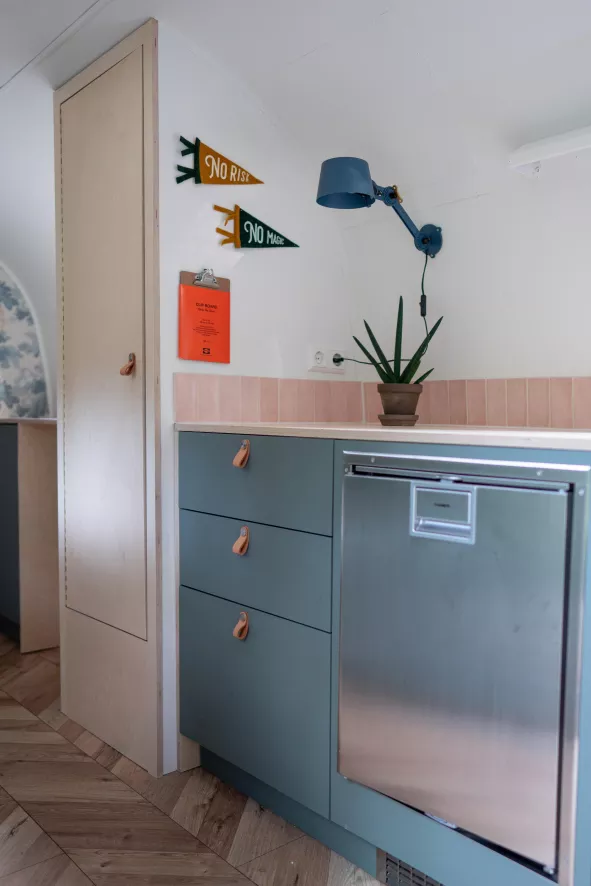 Tonone Bolt Sidefit Wandlamp Small Met Stekker Smokey Black 2 Tonone Bolt Sidefit Wandlamp Small Met Stekker Smokey Black - Afbeelding 2