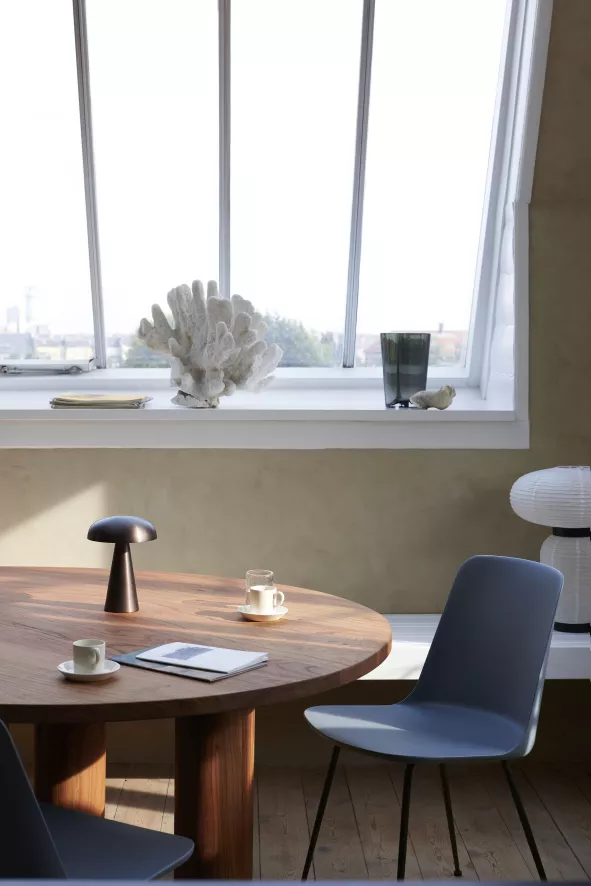 &tradition Rely HW6 Stoel Stone Grey, Bronzed Onderstel 5 &tradition Rely HW6 Stoel Stone Grey, Bronzed Onderstel - Afbeelding 5