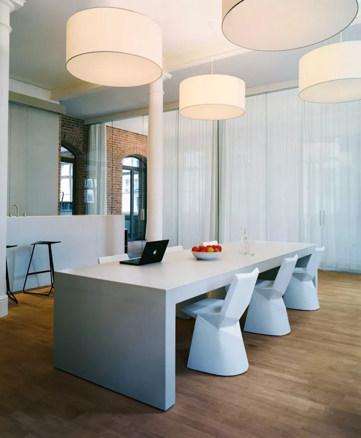 ClassiCon Triton Barkruk 75cm Chrome Onderstel, Witte Zitting 3 ClassiCon Triton Barkruk 75cm Chrome Onderstel, Witte Zitting - Afbeelding 3