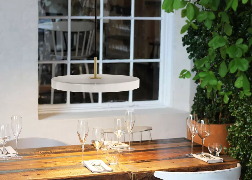 Umage Asteria Hanglamp Ø43 LED Medium Messing/antraciet 7 Umage Asteria Hanglamp Ø43 LED Medium Messing/antraciet - Afbeelding 7