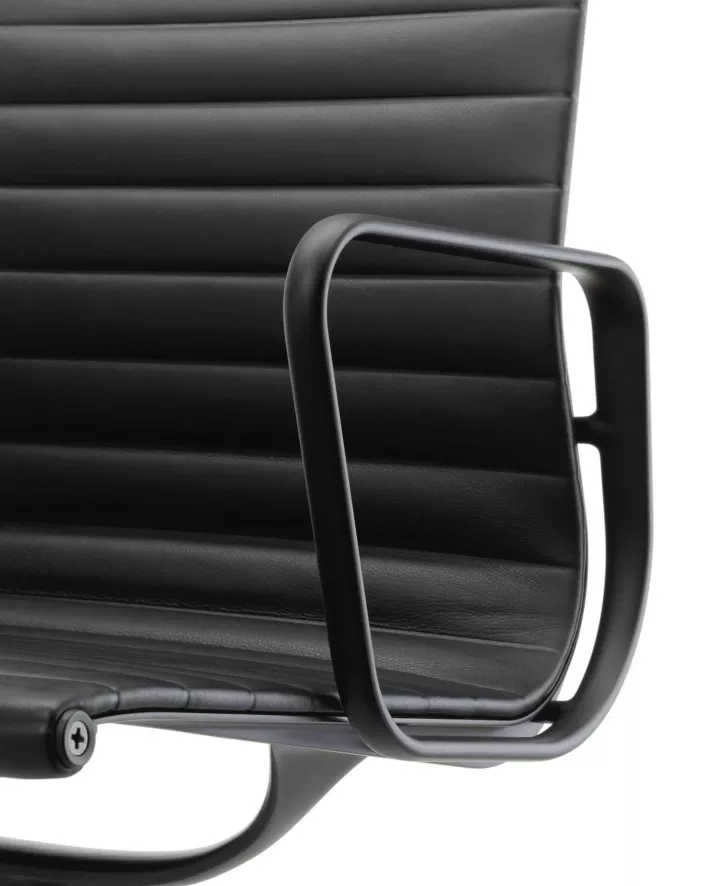 Vitra Aluminium Chair Black EA 108 Hopsak Bruin 4 Vitra Aluminium Chair Black EA 108 Hopsak Bruin - Afbeelding 4