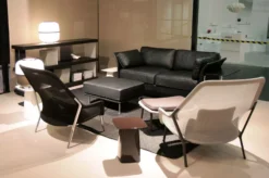 Vitra Slow Chair Met Ottoman Loungestoel Bruin/créme / Poedercoating Aubergine -Beste Meubelcollectie Winkel x886x886 vitra slow chair met ottoman sfeer1.jpg.pagespeed.ic .MYO Nw29U4