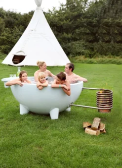 Weltevree Dutchtub Original Hottub Houtgestookt Olive Green -Beste Meubelcollectie Winkel x886x886 weltevree dutchtub original hottub sfeer 5.jpg.pagespeed.ic .PMoe HR84U